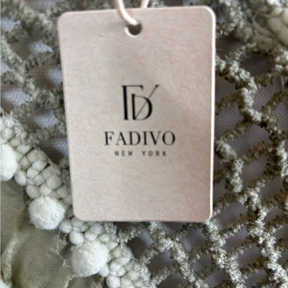 Fadivo New York Crochet shawl/Poncho light green size Medium